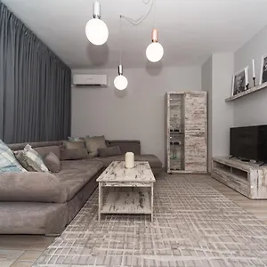  Apartment Fashionable 1bd Flat In The Centre Of